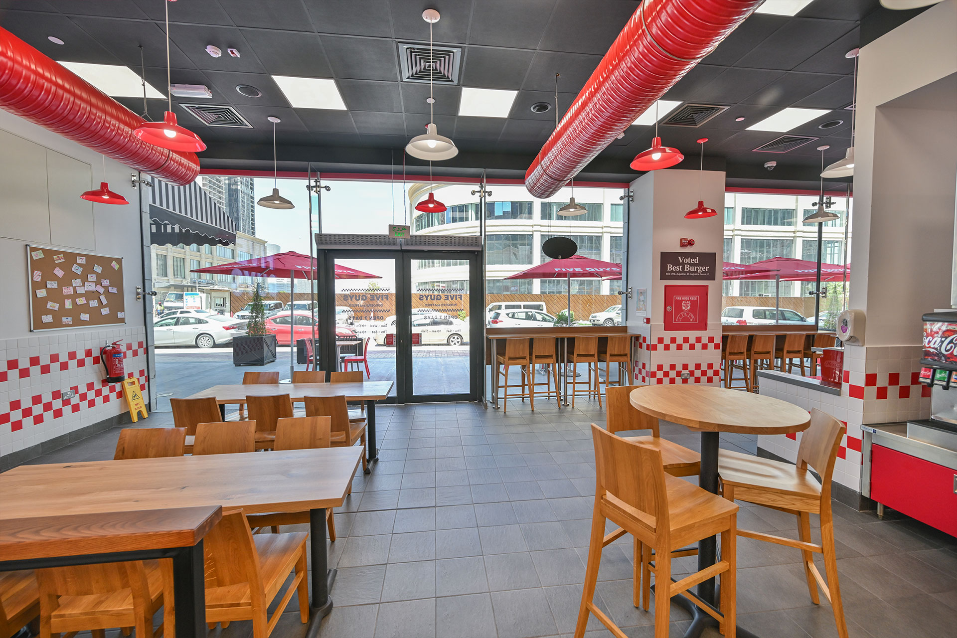 Interior of Char Restaurant Qatar - Image 1