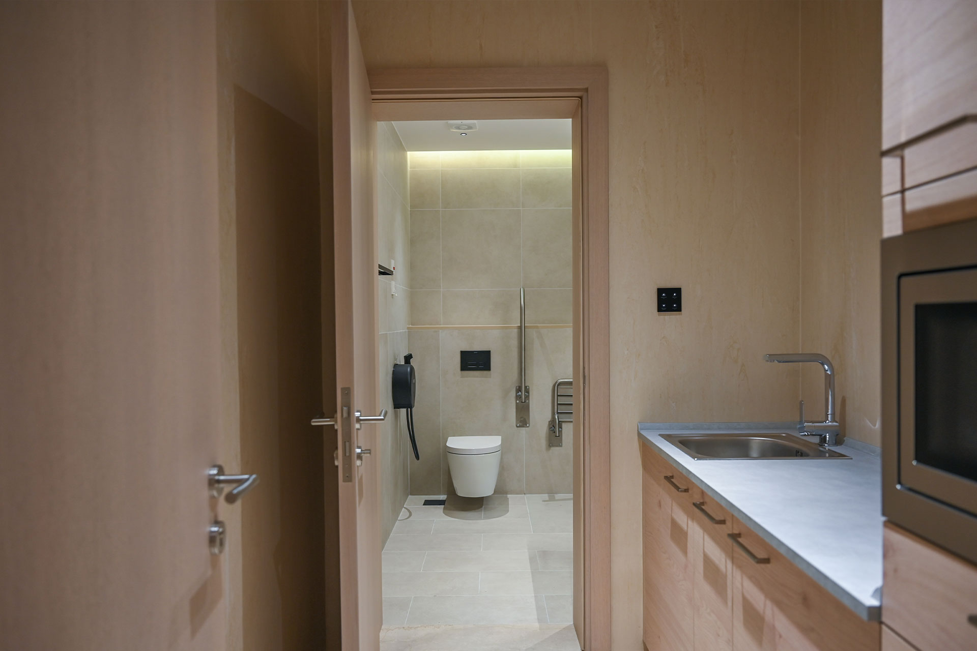Al Emadi Hospital Qatar - Image 5