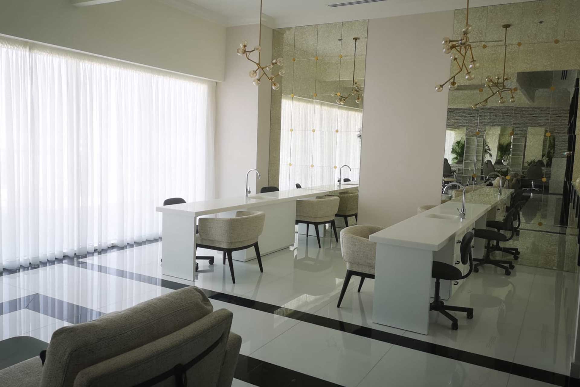 Interior of the luxury salon Maison 21 in Doha - image 4
