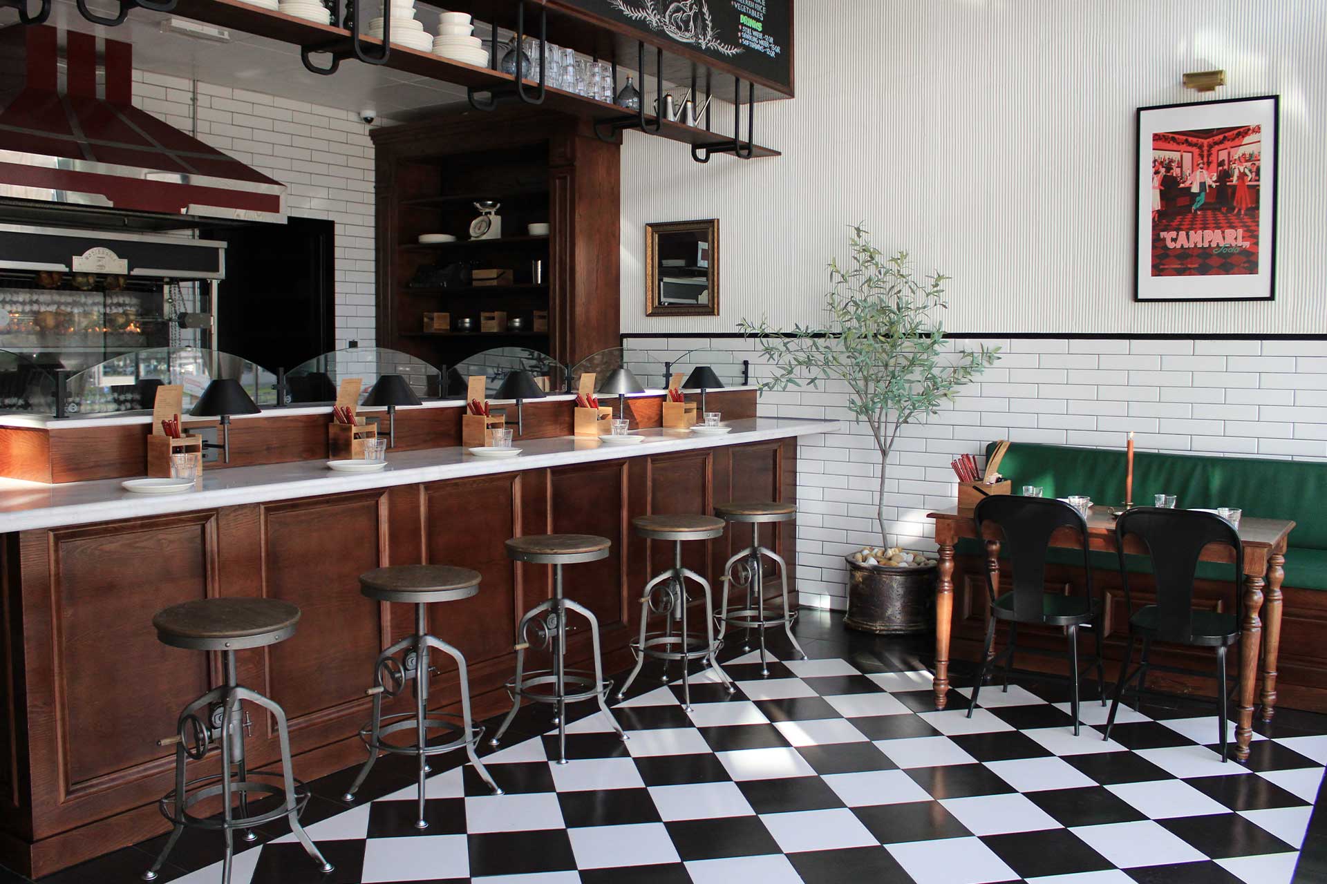 Interior of Coop Chiken in Qatar - Image 3