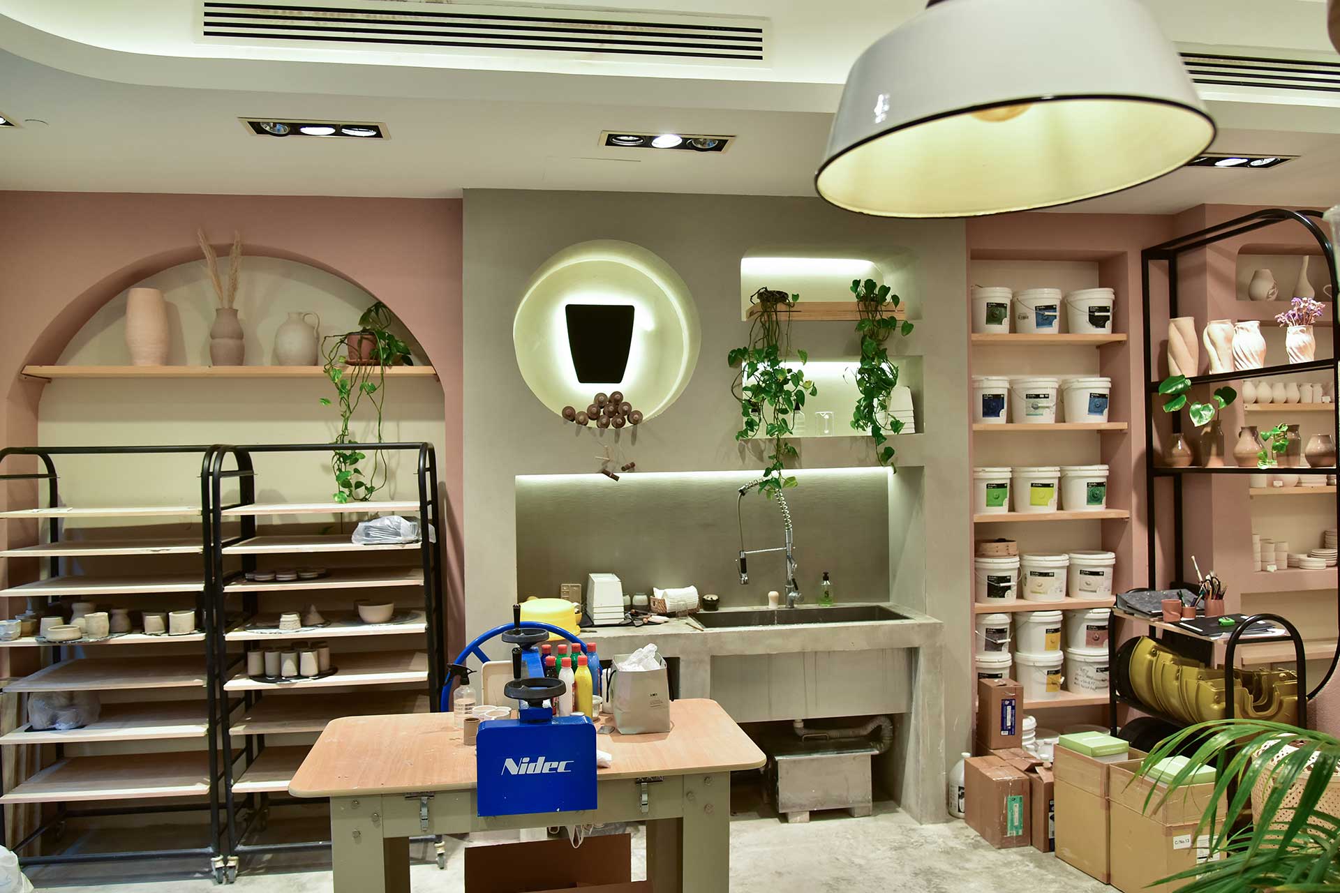 Interior of Mud Pottery Studio The Gate Mall Qatar - Image 4