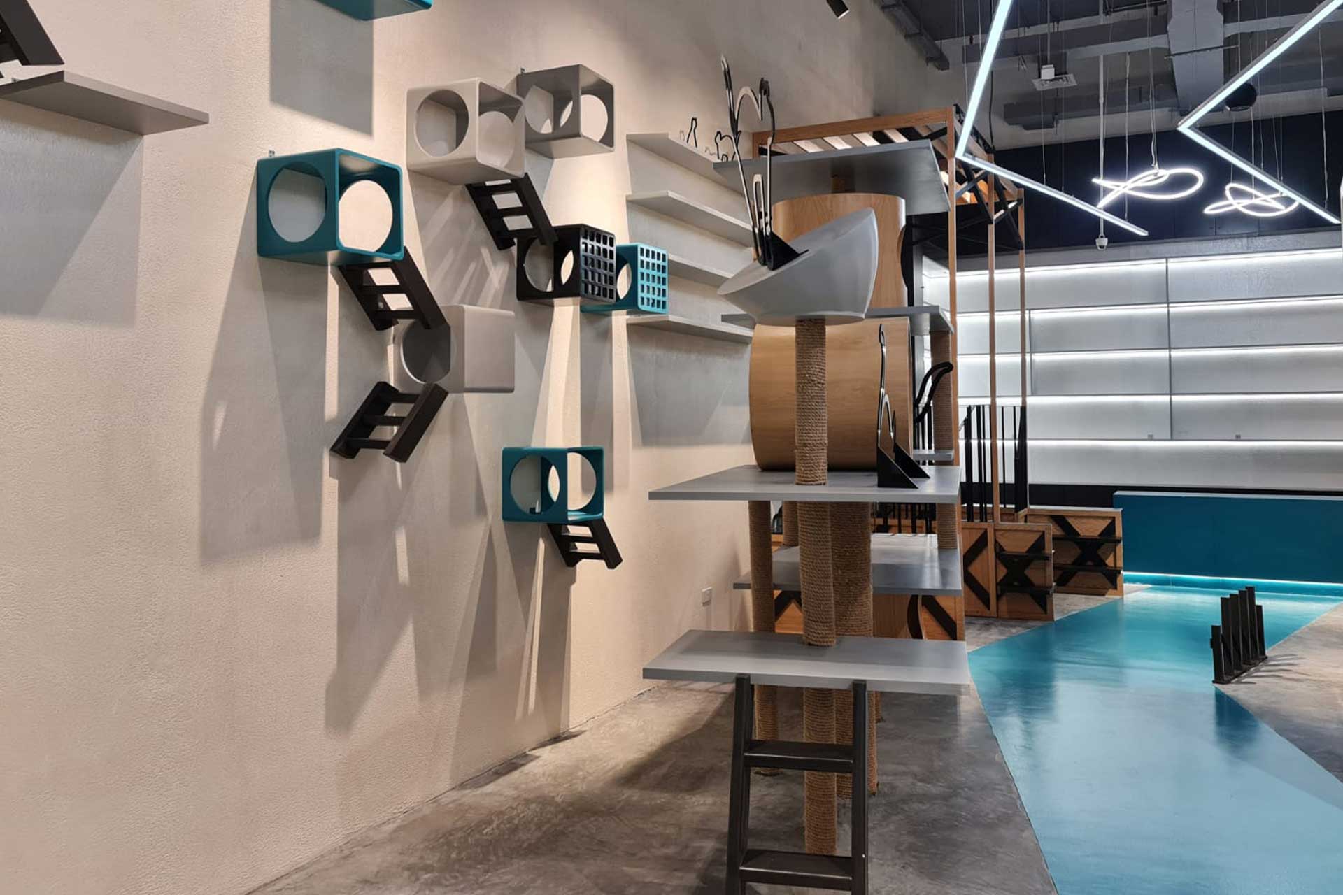 Interior of Royal Pet Qatar, Vendome Mall - image 4